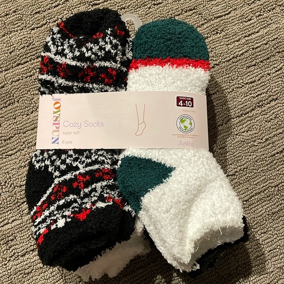 Accessories - Joyspun cozy socks set of 6 NWT